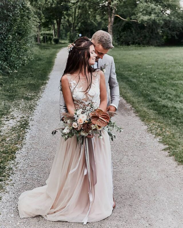 Love is that condition in which the happiness of another person is essential to your own.
-Robert A. Heinlein-
.
.
.
.
.
.
.
#hochzeitsfotos #weddingphotographer #weddingday #hochzeit #traumhochzeit #hochzeitsfotograf #love #liebe #hochzeitsfotos #heiraten #brautpaar #liebespaar #verliebt #verliebtverlobtverheiratet #happy #happiness #brautpaarshooting #hochzeitsfotograftirol #hochzeitsfotografie #hochzeitsinspiration #braut #weddingmoments #hochzeit2021 #weddinginspiration #tirol #justmarried #married, 
Workshop: @kathleenjohncoaching, Workshop Location: @aurora.kreativ, Organisation, Deko, Konzept & Styling: @karinagarosaphotography & @manuelayvonnemensing_flowers, Brautpaar: @gediiiii & Julian, Hair & Make-Up: @hottbrides, Schmuck: @runde_ringe, Blumen: @manuelayvonnemensing_flowers, Kleid: @brautchalet, Papeterie: @atelier_garosa, Catering: @hof_kitchen, Video & Behind the Scenes: @joel_jungge @haveacam_com & @sofi_patrizio_weddings
