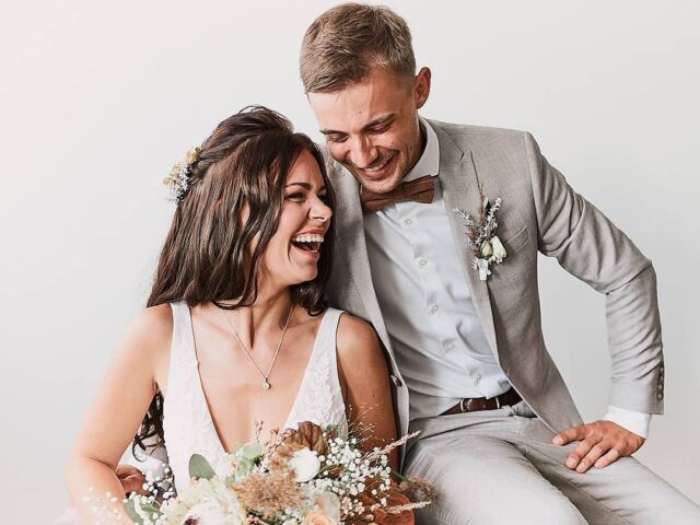 Glück ist Liebe, nichts anderes. Wer lieben kann, ist glücklich.
-Hermann Hesse-
.
.
.
.
.
.
.
#portait #wedding #weddingday #hochzeit #traumhochzeit #hochzeitsfotograf #love #liebe #hochzeitsfotos #heiraten #brautpaar #brautpaarshooting #hochzeitsfotograftirol #hochzeitsfotografie #lachen #laughing #happy #gluecklich #weddingmoments #hochzeit2021 #weddinginspiration #tirol #justmarried #married, Workshop: @kathleenjohncoaching, Workshop Location: @aurora.kreativ, Organisation, Deko, Konzept & Styling: @karinagarosaphotography & @manuelayvonnemensing_flowers, Brautpaar: @gediiiii & Julian, Hair & Make-Up: @hottbrides, Schmuck: @runde_ringe, Blumen: @manuelayvonnemensing_flowers, Kleid: @brautchalet, Papeterie: @atelier_garosa, Catering: @hof_kitchen, Video & Behind the Scenes: @joel_jungge @haveacam_com & @sofi_patrizio_weddings